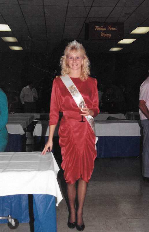 Dr Robyn Lynette - 08d beauty queen 1989 - Id Like to Thank The Cartel for Getting Me Out of the Cult Cover Only